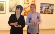 Марина Шелест (слева) и Марина Генкина на открытии выставки «Натюрморт» в иерусалимской галерее «Скицца»